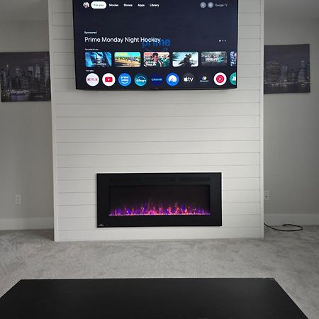Private 1 Bedroom In Brookswood 랭글리 외부 사진