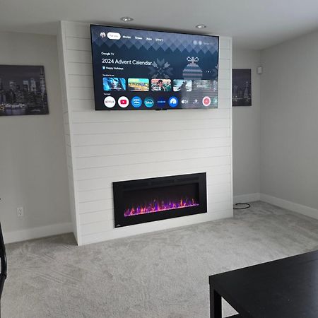 Private 1 Bedroom In Brookswood 랭글리 외부 사진