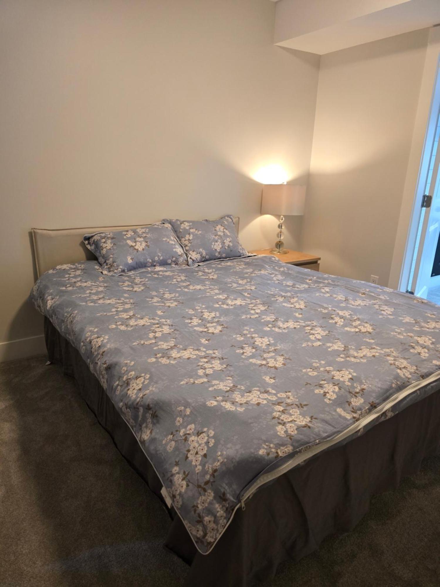 Private 1 Bedroom In Brookswood 랭글리 외부 사진