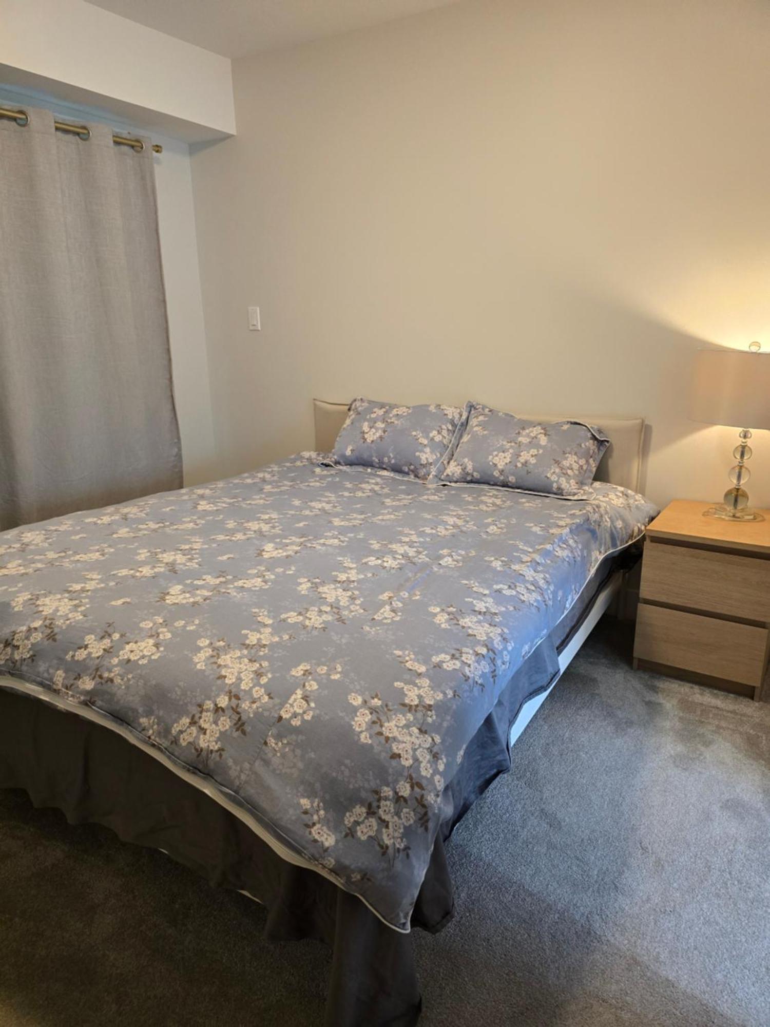 Private 1 Bedroom In Brookswood 랭글리 외부 사진